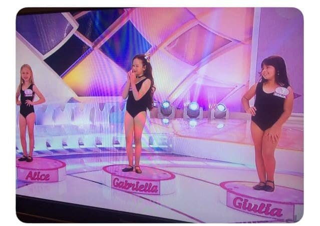 Silvio Santos com quadro Miss Infantil