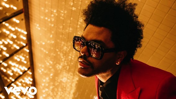 Blinding Lights é uma das canções de maior prestígio de The Weeknd. 