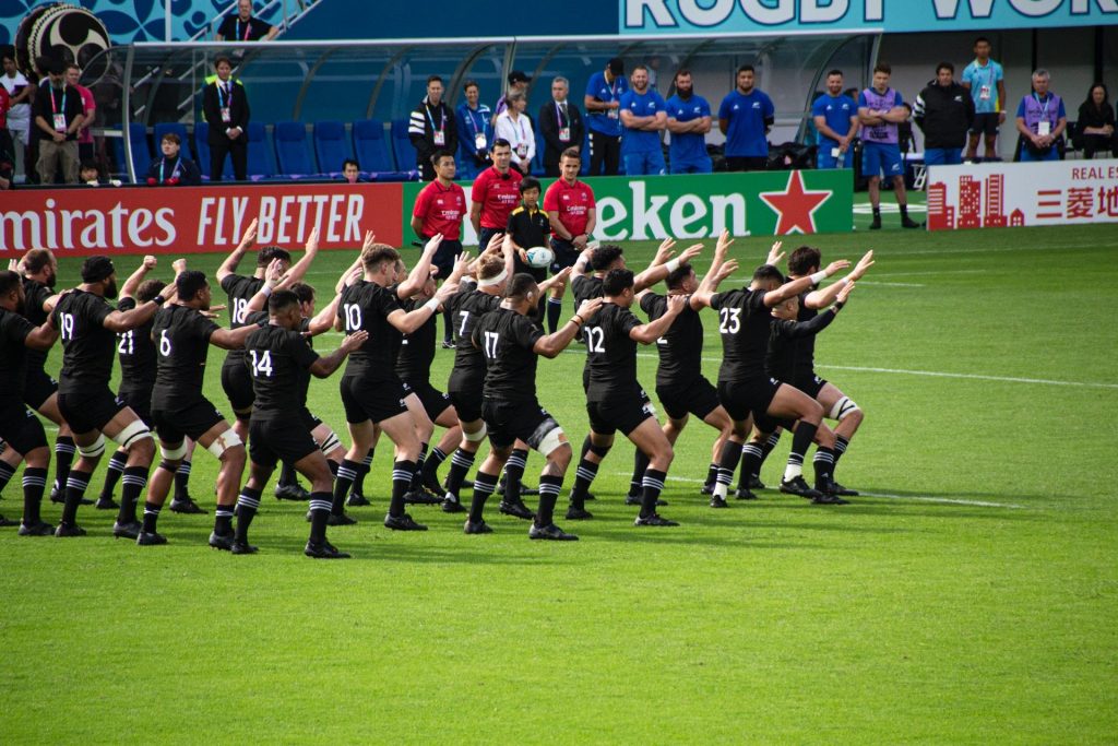O haka é uma dança maori que virou orgulho nacional. 