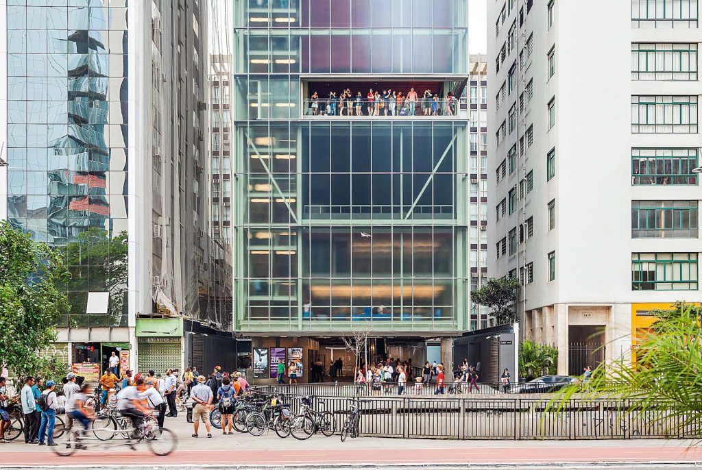 O IMS é uma galeria de artes, com exposições de artes plásticas e fotografias em São Paulo.
