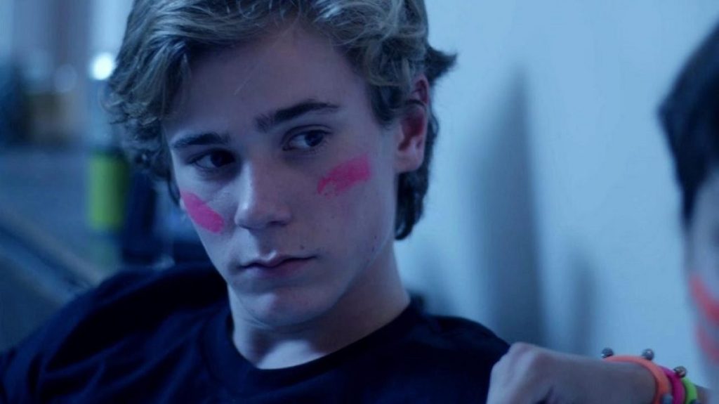 O ator Tarjei Sandvik Moe, intérprete de Isak, tinha 16 anos na primeira temporada da série.