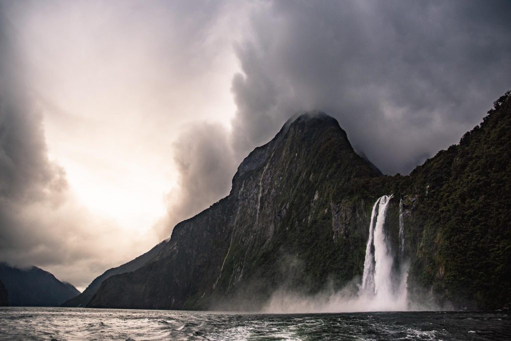 Milford Sound é um dos pontos turísticos da Nova Zelândia.