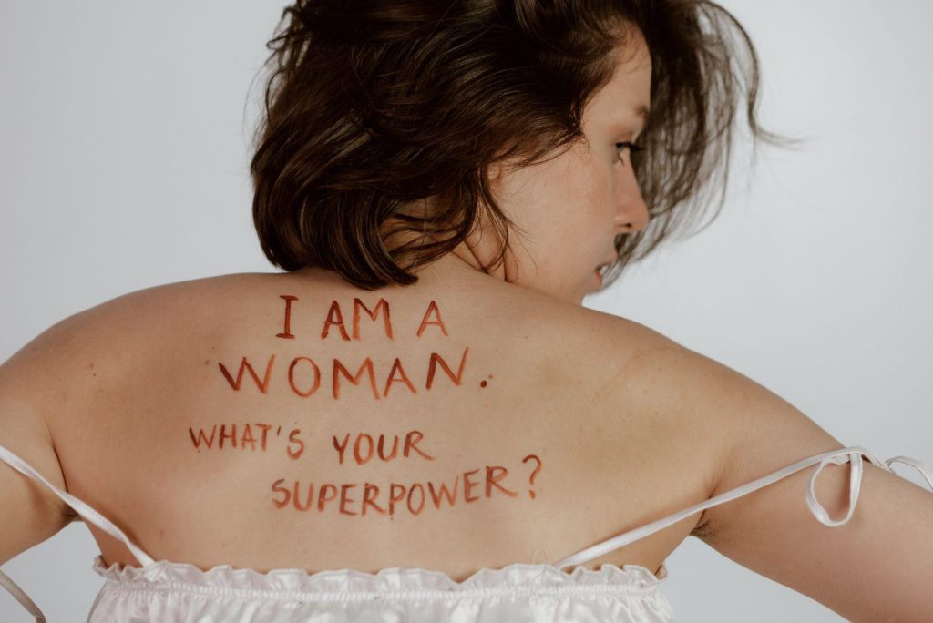 As personagens femininas bem construídas influenciam na maneira como as mulheres agem.