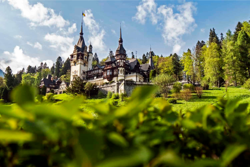 A Romênia é um país rico em história e paisagens naturais. 