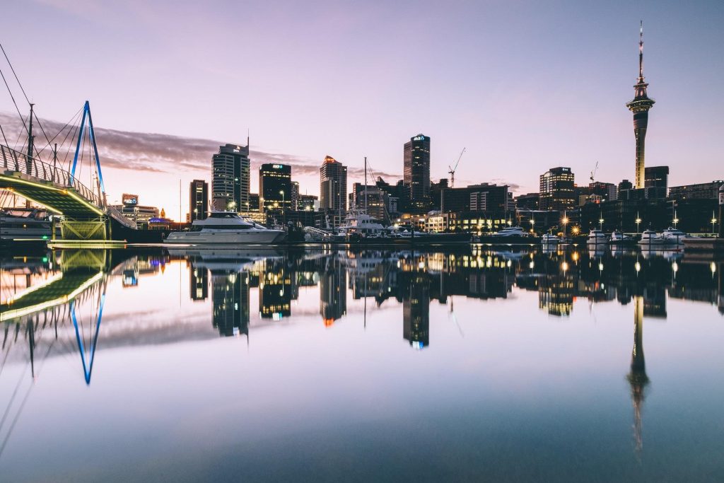 Vista da skyline de Auckland, maior cidade da Nova Zelândia. 