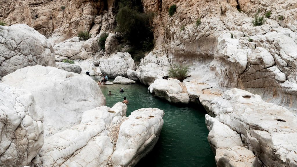 Wadi Bani Khalid é um oásis do Omã.