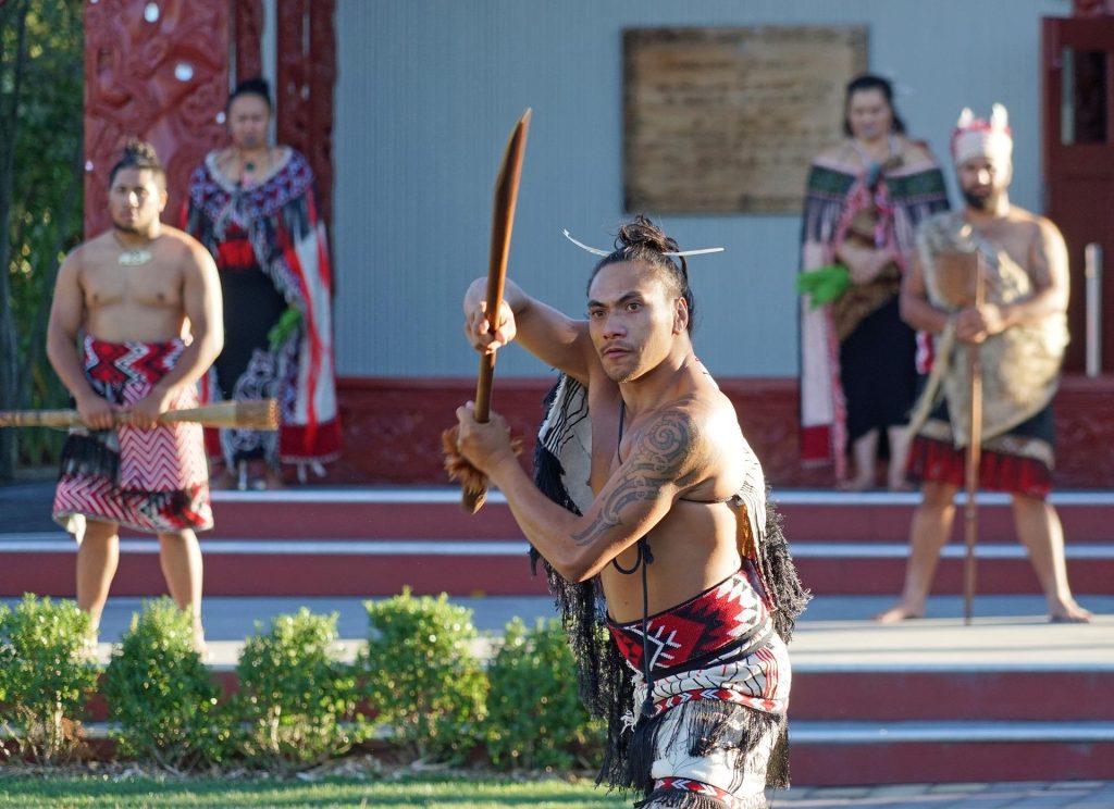 Os maori são os habitantes originais do país.