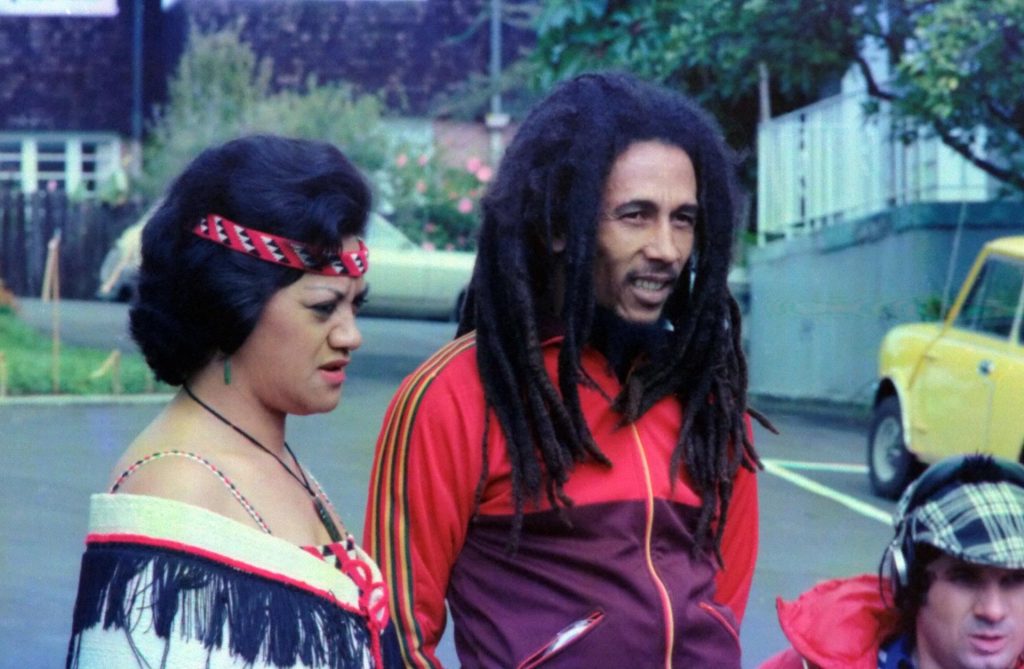 Bob Marley é um célebre jamaicano.