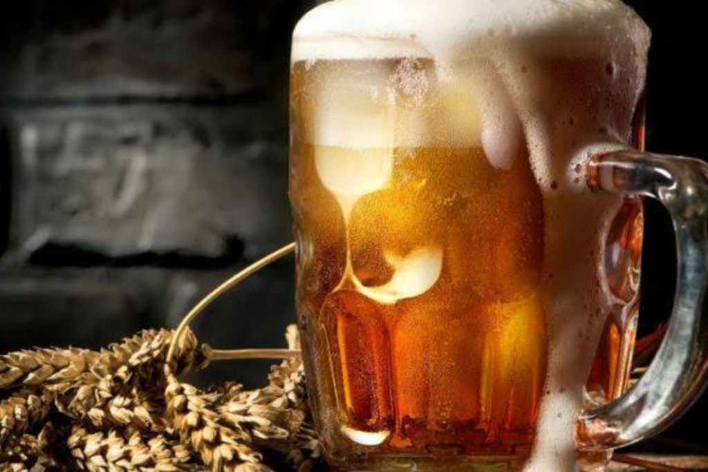 Conheça a origem da cerveja, a bebida mais popular do mundo. 