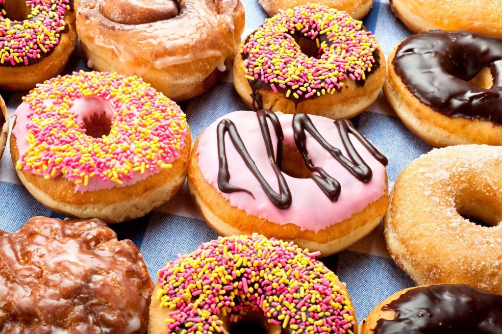 Donuts, ou rosquinhas, são muito populares nos Estados Unidos. 