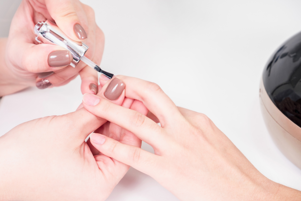 Extra brilho com tratamento para unhas fracas e quebradiças.