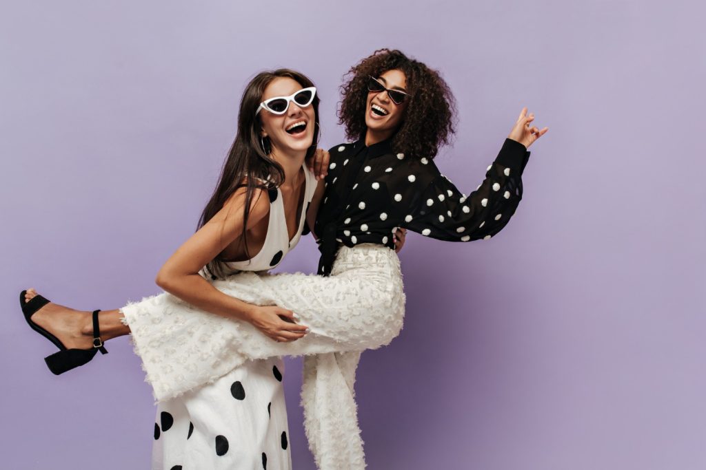 Para os apaixonados por moda, confira 5 séries imperdíveis sobre moda.
