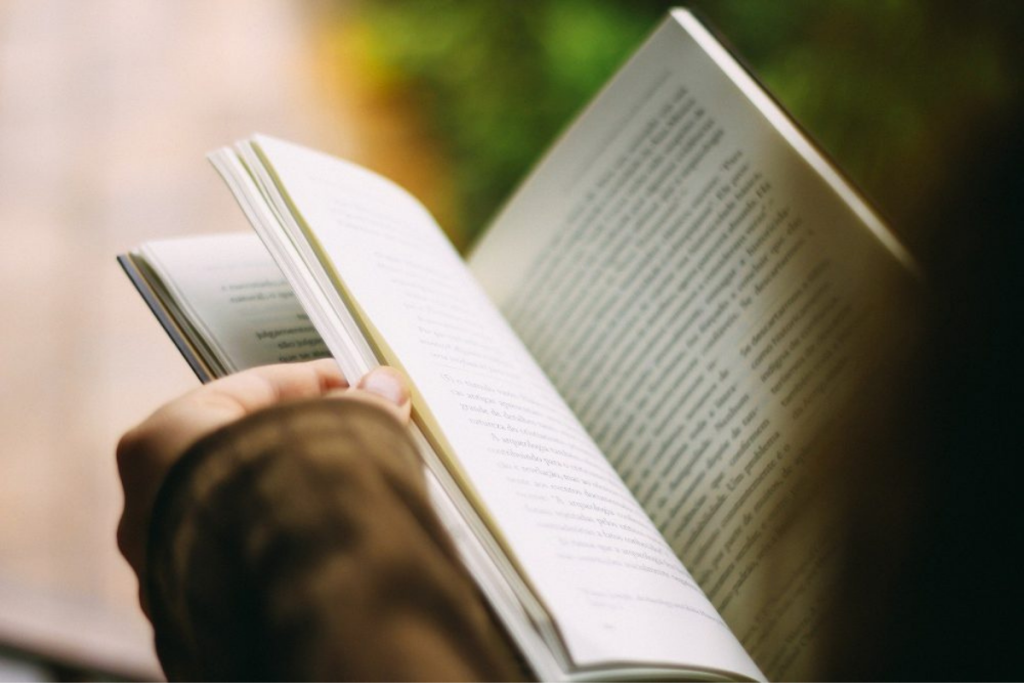 Conheça 5 livros do gênero young adult que inspiraram séries. 