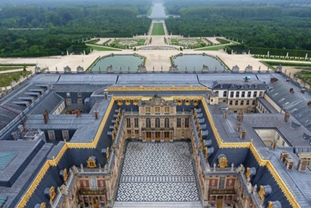 O Palácio de Versalhes foi residência da monarquia da França.