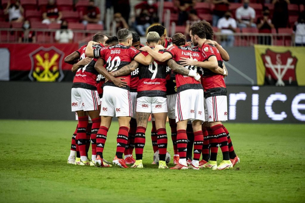 Clube de Regatas do Flamengo - Nosso Time é a Gente em Campo! O Mengão está  escalado para enfrentar o Vasco no primeiro jogo da semi do @cariocao! Pra  cima! #VASxFLA #VamosFlamengo