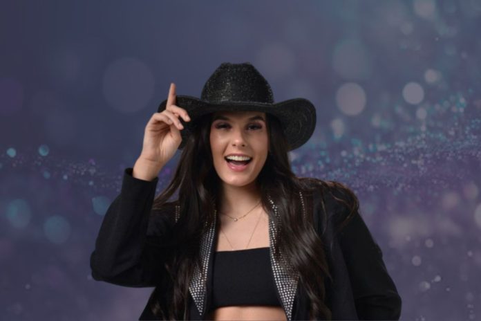 Ana-Castela-fundo-azul Ana-Castela-fundo-azul