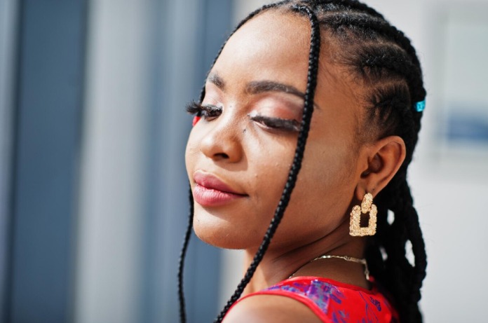 imagem ilustrativa de trança raiz