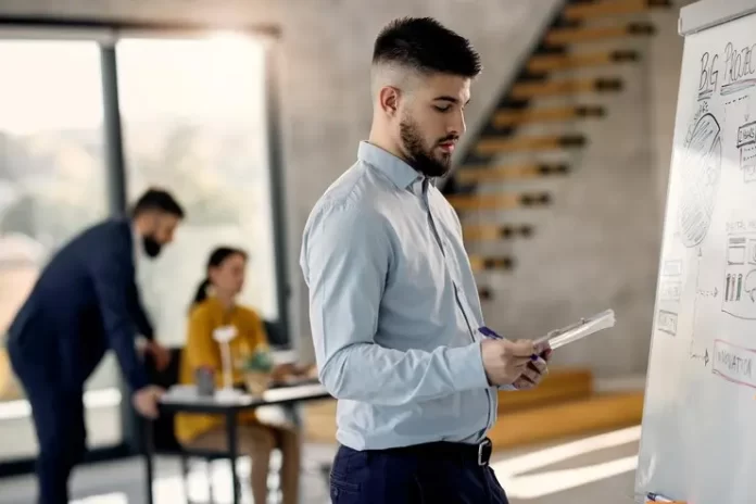 Orientação Profissional: Entenda sua importância no mercado de trabalho. | Foto: Freepik. Orientação Profissional: Entenda sua importância no mercado de trabalho. | Foto: Freepik.