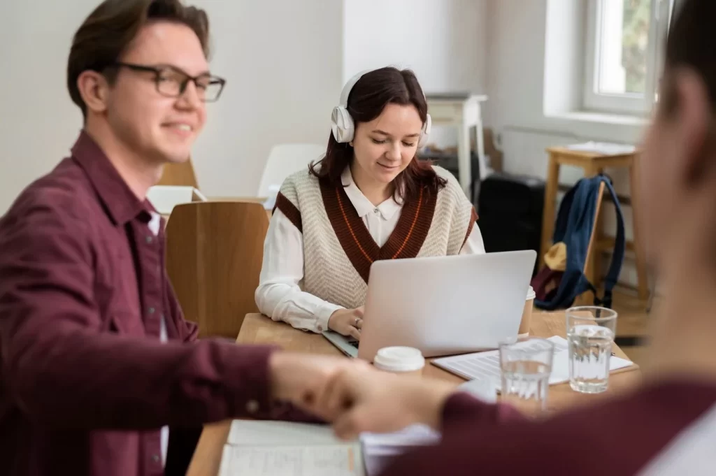 Veja como o curso de especialização pode ser um diferencial para o primeiro emprego.