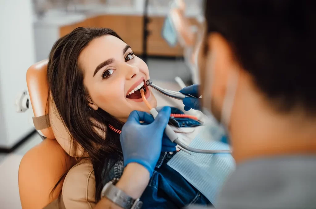 Ter um plano dental é muito mais do que economizar em consultas e tratamentos. 