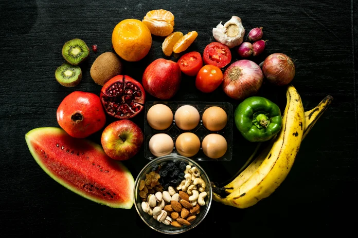 Guia prático da Dieta Anticâncer com cardápio semanal, dicas acessíveis e receitas saudáveis para uma rotina mais leve.