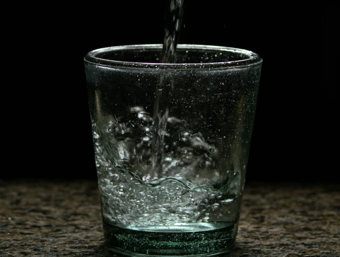 alcalinizador-de-água-desvendando-a-tecnologia-AcquaLive-para-uma-vida-plena